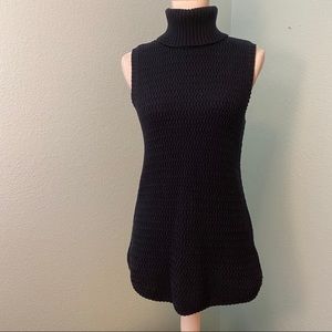Lucy & Laurel Black Sleeveless Turtleneck Sweater